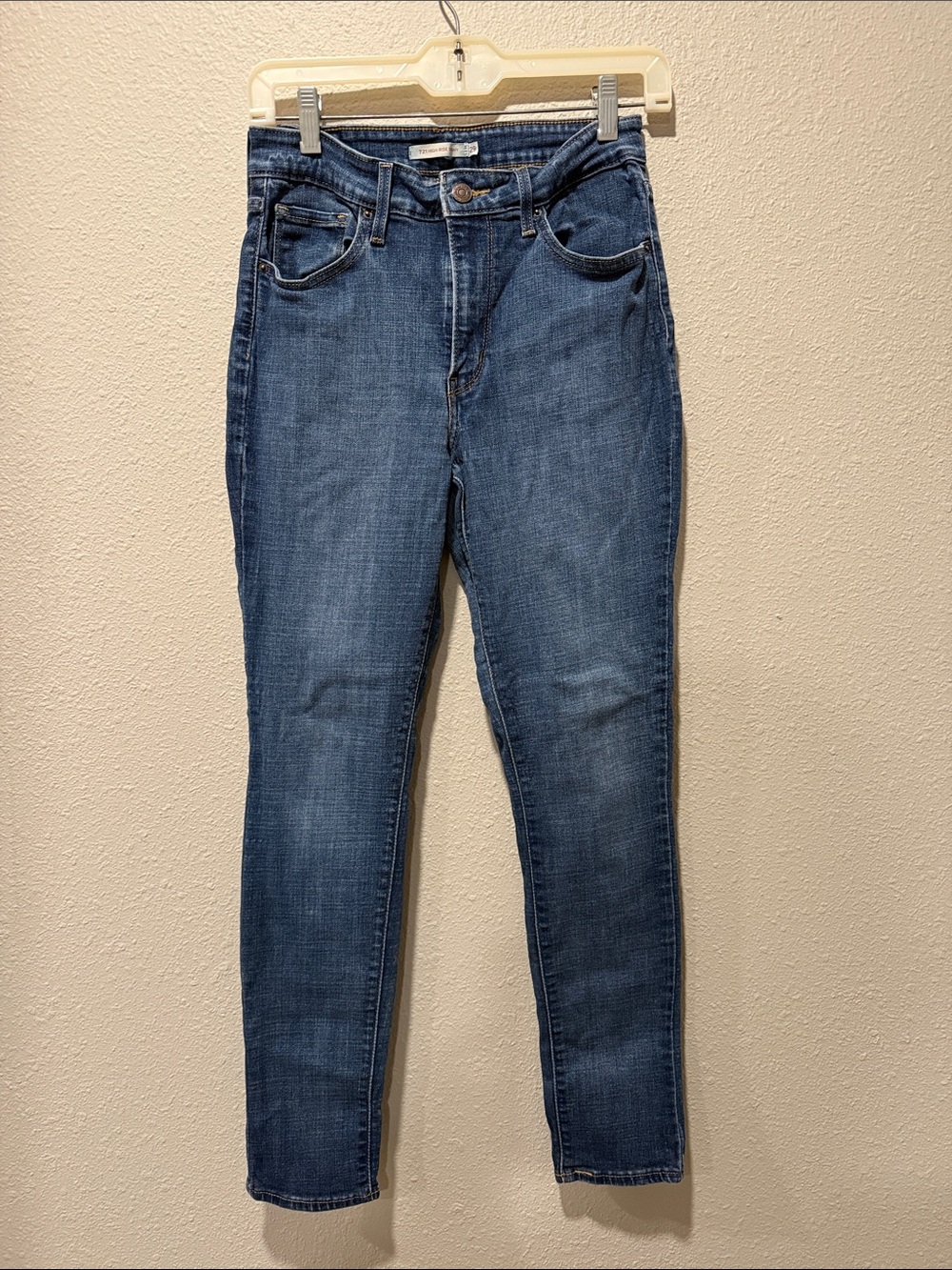 Levi's Women's Skinny Jeans in Medium Blue Wash
